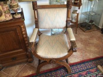 Sessel mit Schnitzereien - 1900 Sessel mit Schnitzereien - 1900