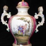 Zwei Porzellan Vasen mit Deckel - 1870