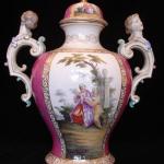 Zwei Porzellan Vasen mit Deckel - 1870