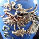 Kleine blaue Vase - grauer chinesischer Drache