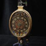 Uhr mit figuralen Skulptur - Emaille, Messing - 1850