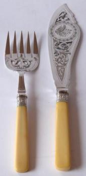 Versilbertes groes Messer und Gabel - beschnitten