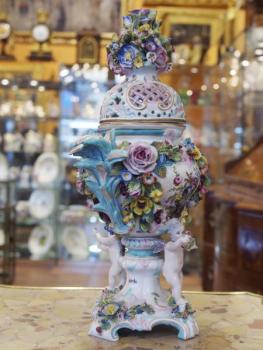 Porzellan Vase mit Deckel - weies Porzellan - 1880