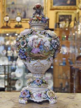 Porzellan Vase mit Deckel - weies Porzellan - 1880