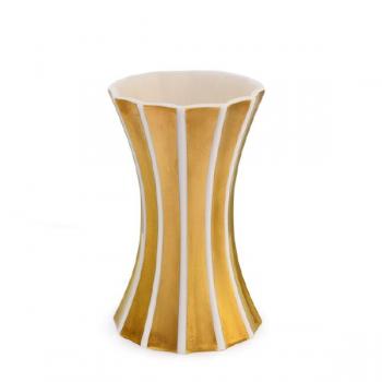Vase ausgehhlt kleinen goldenen Streifen