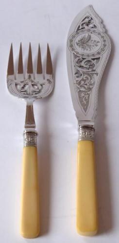 Versilbertes groes Messer und Gabel - beschnitten