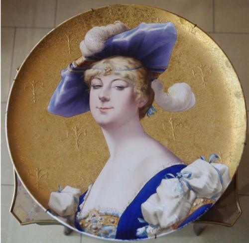 Dekorativer Teller - weies Porzellan - 1882