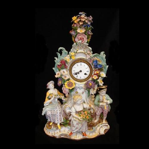 Uhr mit figuralen Skulptur - Porzellan - 1850