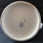 Skulptur von drei Kindern mit einer Girlande von B Skulptur von drei Kindern mit einer Girlande von B