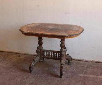 Tischlein - Massivholz, gebeiztes Furnier - 1880 Tischlein - Massivholz, gebeiztes Furnier - 1880