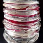 Dickwandige Vase mit rubinroten und weißen Fäden Dickwandige Vase mit rubinroten und weißen Fäden