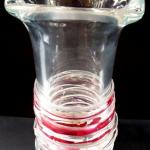 Dickwandige Vase mit rubinroten und weißen Fäden Dickwandige Vase mit rubinroten und weißen Fäden