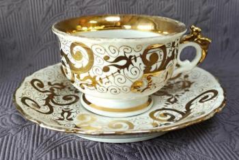 Tasse und Untertasse - 1860 Tasse und Untertasse - 1860