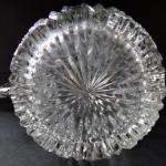 Geschliffener Glaskrug mit silbernem Griff Geschliffener Glaskrug mit silbernem Griff