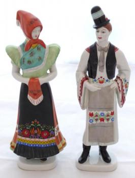 Junger Mann und Mädchen in ungarischer Tracht - Ho Junger Mann und Mädchen in ungarischer Tracht - Ho