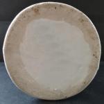 Vase mit einer Mädchenfigur und einem Korb Vase mit einer Mädchenfigur und einem Korb