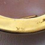 Goldbrosche und Vorhang mit großem Cameo Goldbrosche und Vorhang mit großem Cameo