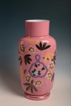 Rosa Vase mit Blumen und Insekt Rosa Vase mit Blumen und Insekt