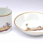 Tasse und Untertasse - bemaltes Porzellan - Niderviller, Francie - 1815 Tasse und Untertasse - bemaltes Porzellan - Niderviller, Francie - 1815