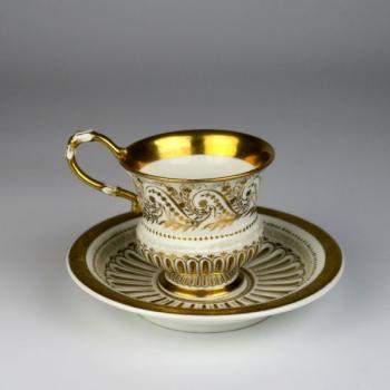 Tasse und Untertasse - weißes Porzellan - 1830 Tasse und Untertasse - weißes Porzellan - 1830