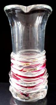 Dickwandige Vase mit rubinroten und weißen Fäden Dickwandige Vase mit rubinroten und weißen Fäden
