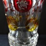 Pokal mit gelben und rubinroten Medaillons Pokal mit gelben und rubinroten Medaillons