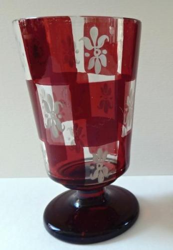 Glas mit weißen Lilien Glas mit weißen Lilien