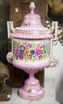 Zwei Porzellan Vasen mit Deckel - vergoldetes Messing, Porzellan - 1950 Zwei Porzellan Vasen mit Deckel - vergoldetes Messing, Porzellan - 1950