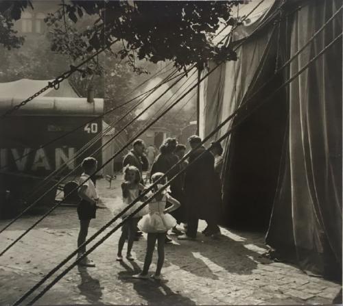 Erich Einhorn (1928 - 2006), Hinter der Zircus Manege, 1958 Erich Einhorn (1928 - 2006), Hinter der Zircus Manege, 1958