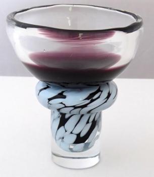 Schüssel, Jardiniere auf einem Stamm Schüssel, Jardiniere auf einem Stamm