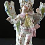 Figural Stand mit Jugendlichen Figural Stand mit Jugendlichen