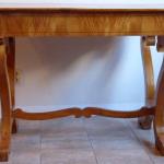 Biedermeier Tisch in Kirschbaum furniert Biedermeier Tisch in Kirschbaum furniert