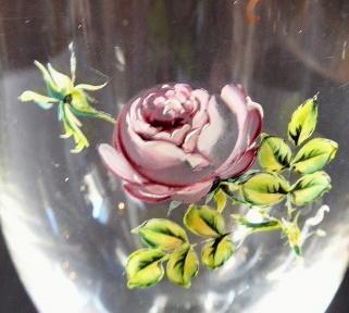 Glas mit Rosen, Sockel quadrat - Empire Glas mit Rosen, Sockel quadrat - Empire