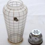 Glasstreuer mit vergoldetem Gitter - Palme Reinhol Glasstreuer mit vergoldetem Gitter - Palme Reinhol