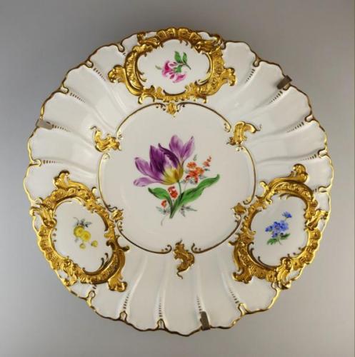 Teller - bemaltes Porzellan - Meissen  - 1940 Teller - bemaltes Porzellan - Meissen  - 1940