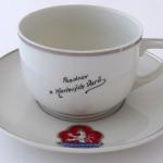 Tasse und Untertasse - weißes Porzellan, bemaltes Porzellan - Dalovice - 1920 Tasse und Untertasse - weißes Porzellan, bemaltes Porzellan - Dalovice - 1920
