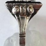 Silberring mit Monogramm und Onyx Silberring mit Monogramm und Onyx