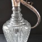 Geschliffener Glaskrug mit silbernem Griff Geschliffener Glaskrug mit silbernem Griff