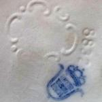 Biskuitskulptur mit einem Becher - Unterweissbach Biskuitskulptur mit einem Becher - Unterweissbach