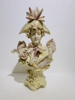 Porzellan Figur Mädchen - AMPHORA, Riessner-Stellmacher a Kessel - 1900 Porzellan Figur Mädchen - AMPHORA, Riessner-Stellmacher a Kessel - 1900