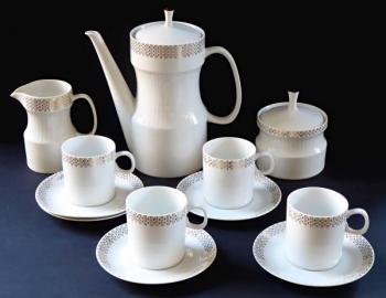 Unvollständiger Service Nofretete - Jaroslav Jezek Unvollständiger Service Nofretete - Jaroslav Jezek