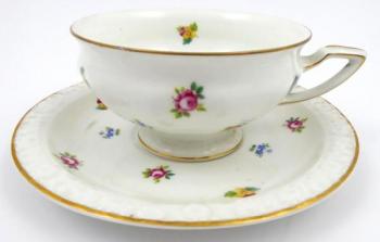 Tasse und Untertasse - Porzellan - 1931 Tasse und Untertasse - Porzellan - 1931