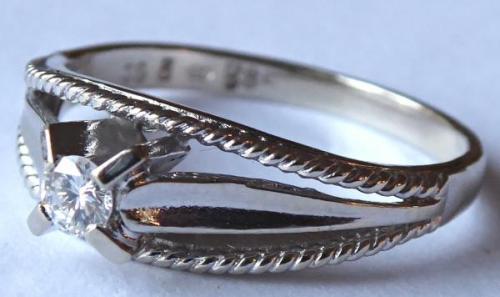 Ring aus Weißgold mit Brillant Ring aus Weißgold mit Brillant