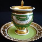 Tasse und Untertasse - weißes Porzellan - 1850 Tasse und Untertasse - weißes Porzellan - 1850
