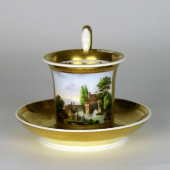 Tasse und Untertasse - weißes Porzellan - 1840 Tasse und Untertasse - weißes Porzellan - 1840