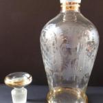 Karaffe mit Geschliffenemotiv und goldenen Linien Karaffe mit Geschliffenemotiv und goldenen Linien