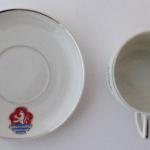 Tasse und Untertasse - weißes Porzellan, bemaltes Porzellan - Dalovice - 1920 Tasse und Untertasse - weißes Porzellan, bemaltes Porzellan - Dalovice - 1920