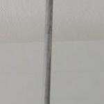 Kronleuchter aus weißem Metall, mit geformten Kuge Kronleuchter aus weißem Metall, mit geformten Kuge