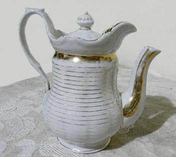 Kännchen - weißes Porzellan - 1830 Kännchen - weißes Porzellan - 1830
