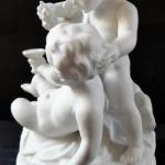 Biskuitskulptur mit einem Becher - Unterweissbach Biskuitskulptur mit einem Becher - Unterweissbach